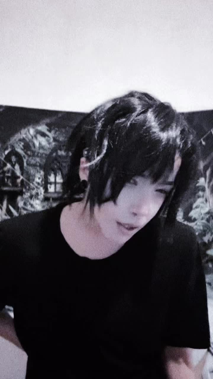 @🖤🩶🤍💜 Ash !