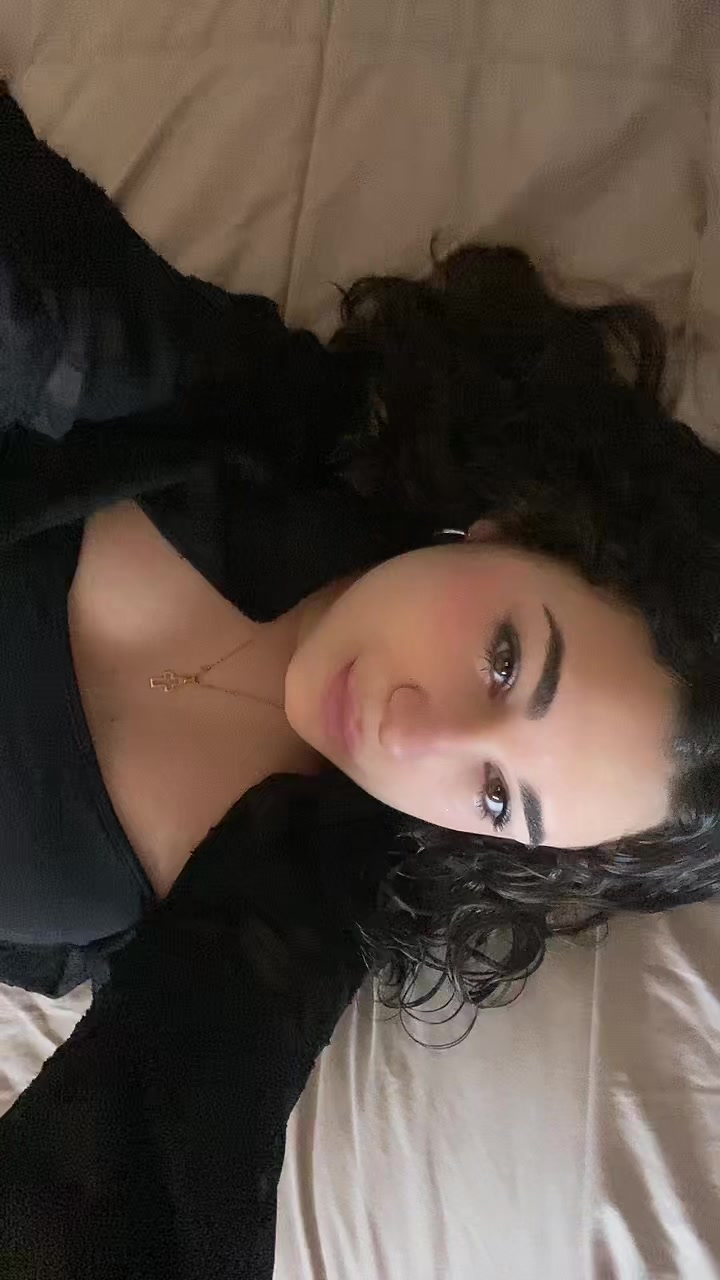 @┗━━━━━━⊱ 𝒔𝒊𝒔𝒔𝒚 ⊰━━━━━━┛