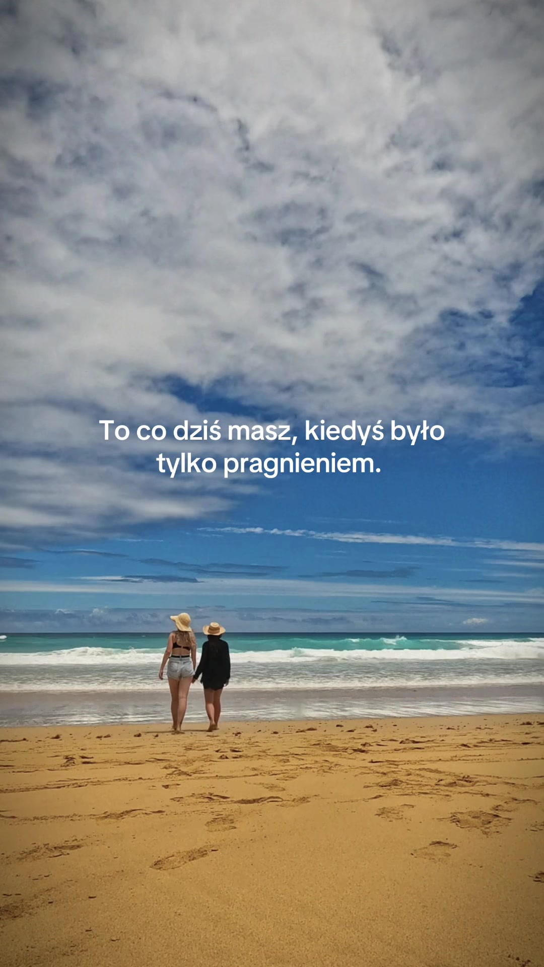 @Travelona