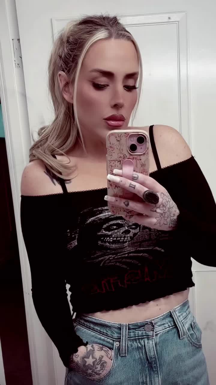@𝕿𝖍𝖆𝖙 𝕲𝖎𝖗𝖑࣪ ִֶָ☾.