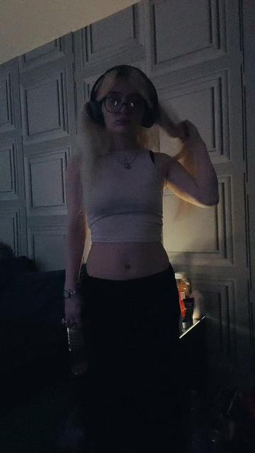 @𝕾𝖍𝖆𝖓𝖉𝖊𝖑𝖑𝖊🤍