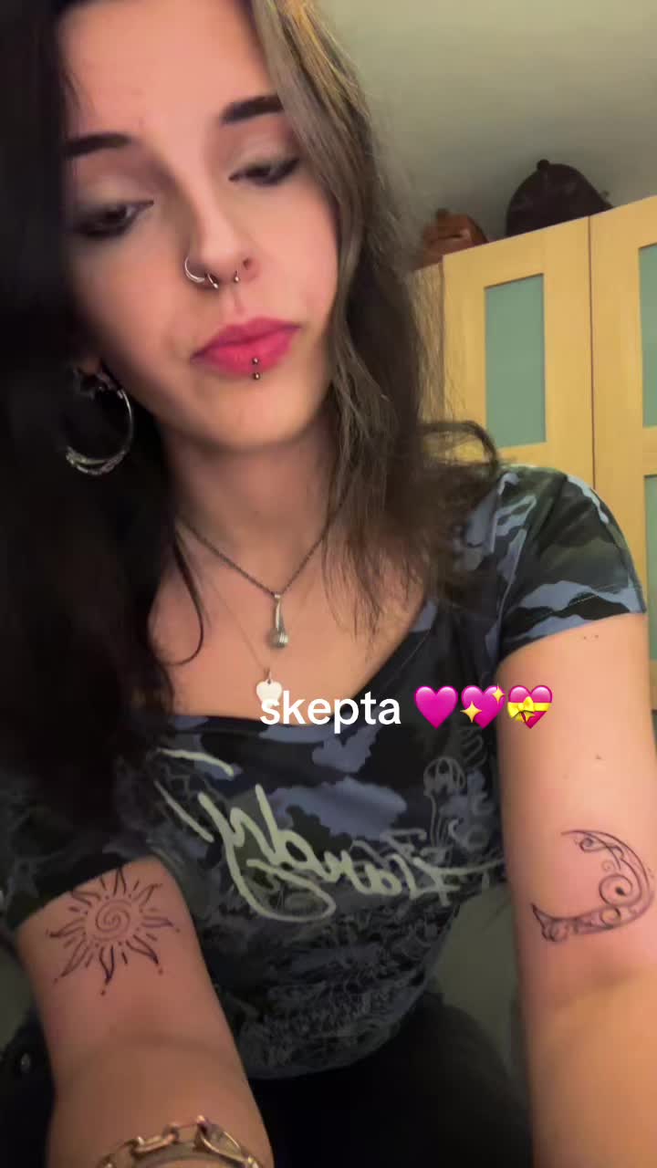 @🦨