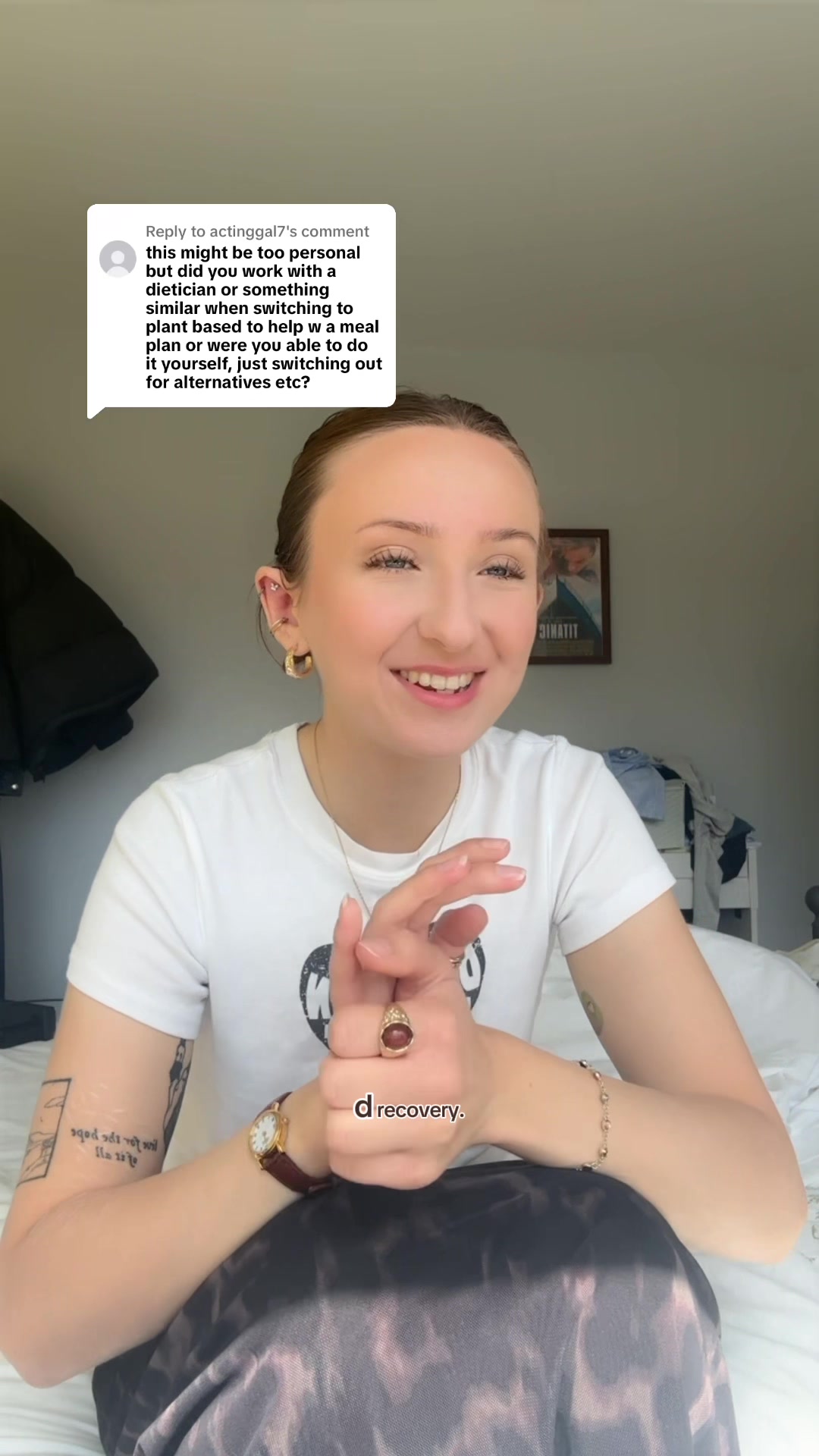 @hollsiann