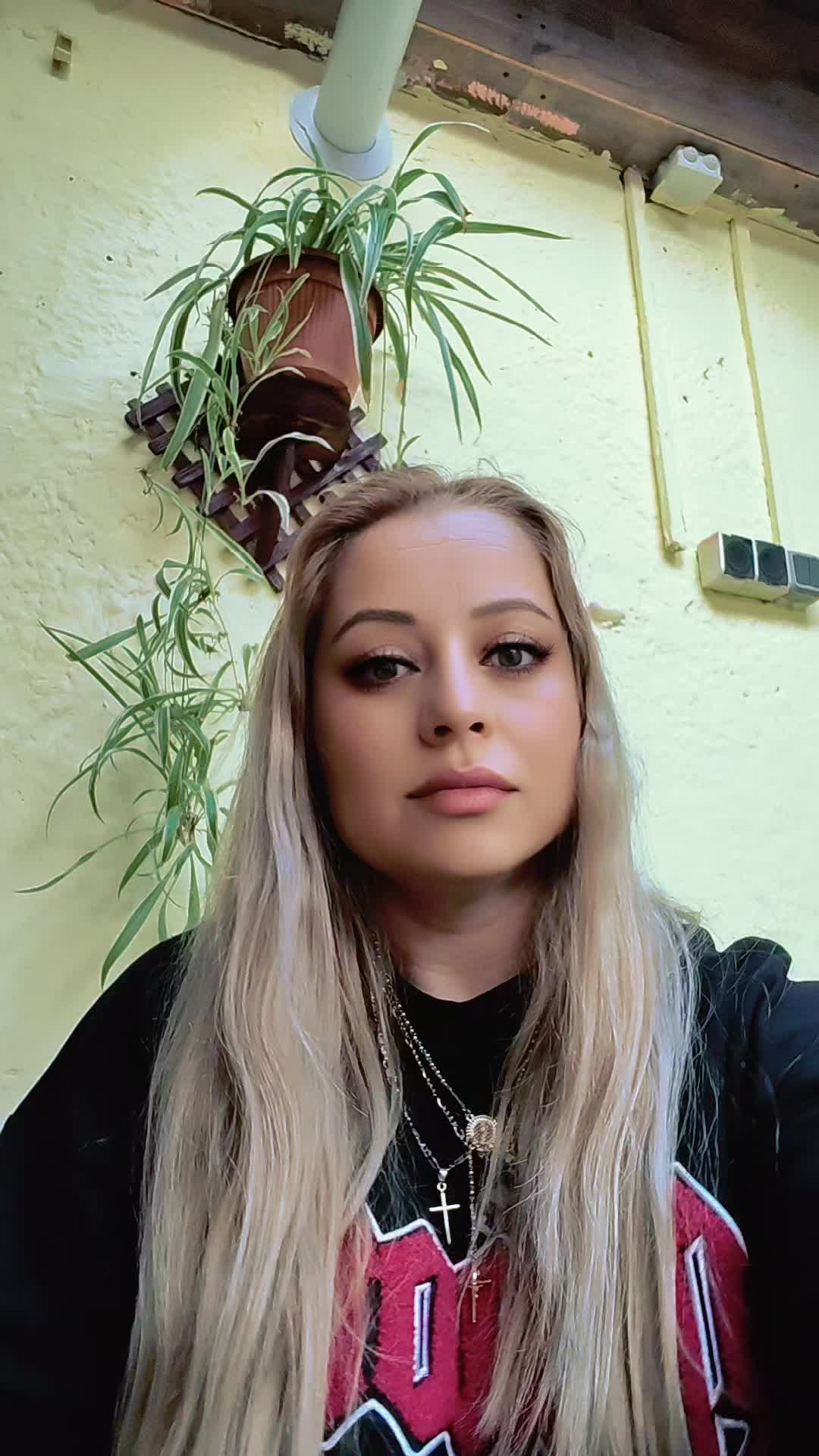 @Elena Varga