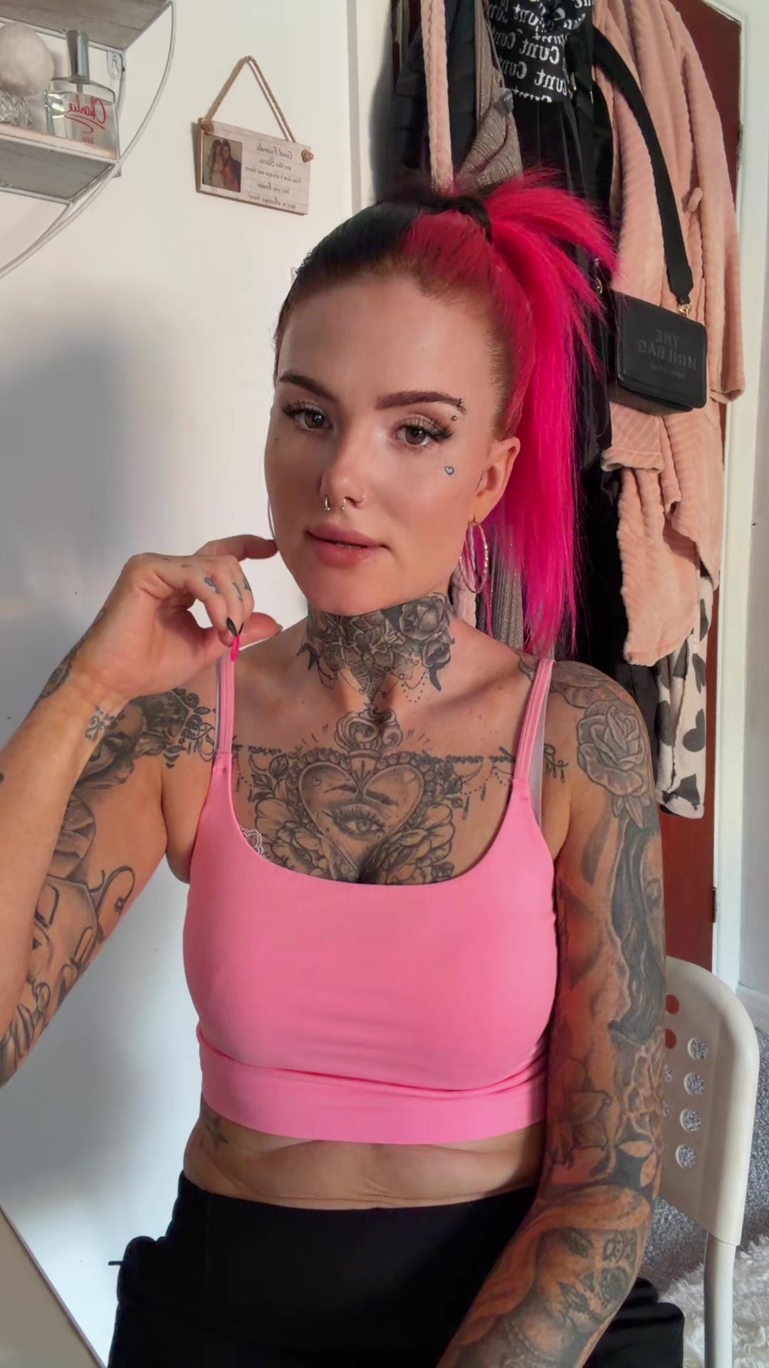 @𝐼𝓃𝓀𝑒𝒹_𝓂𝒶𝓂𝒶𝟥𝟨 🖤💗