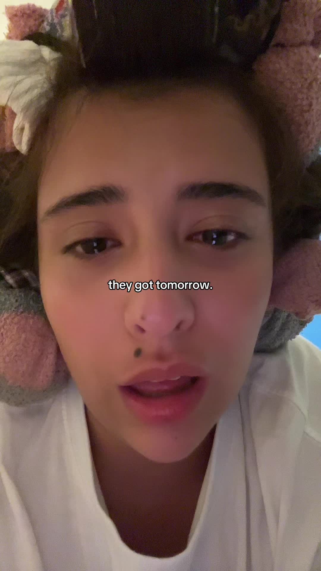 @yara | seeing ur mom😒 ⟭⟬⁷!!