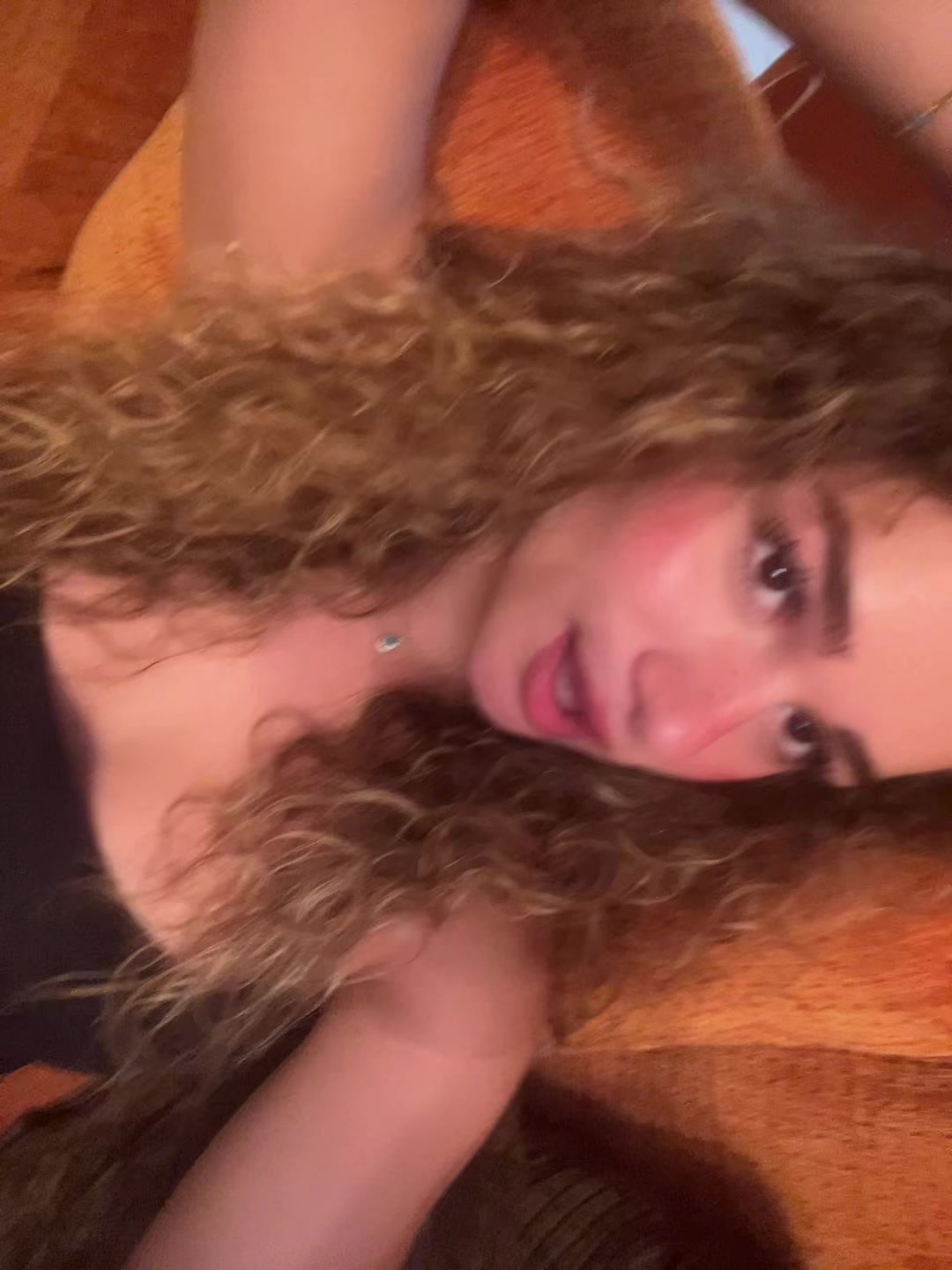 @𝒱