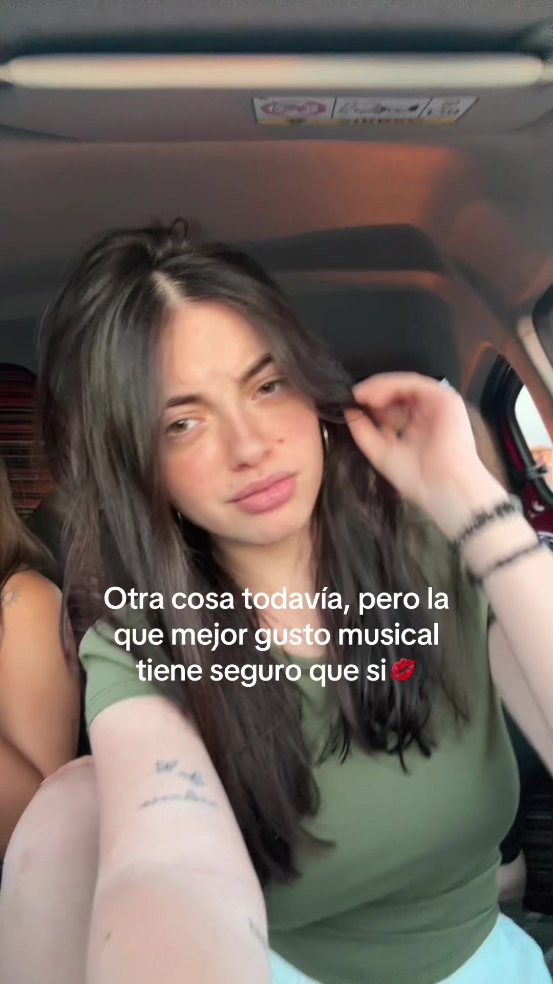 @danielaarosteguii
