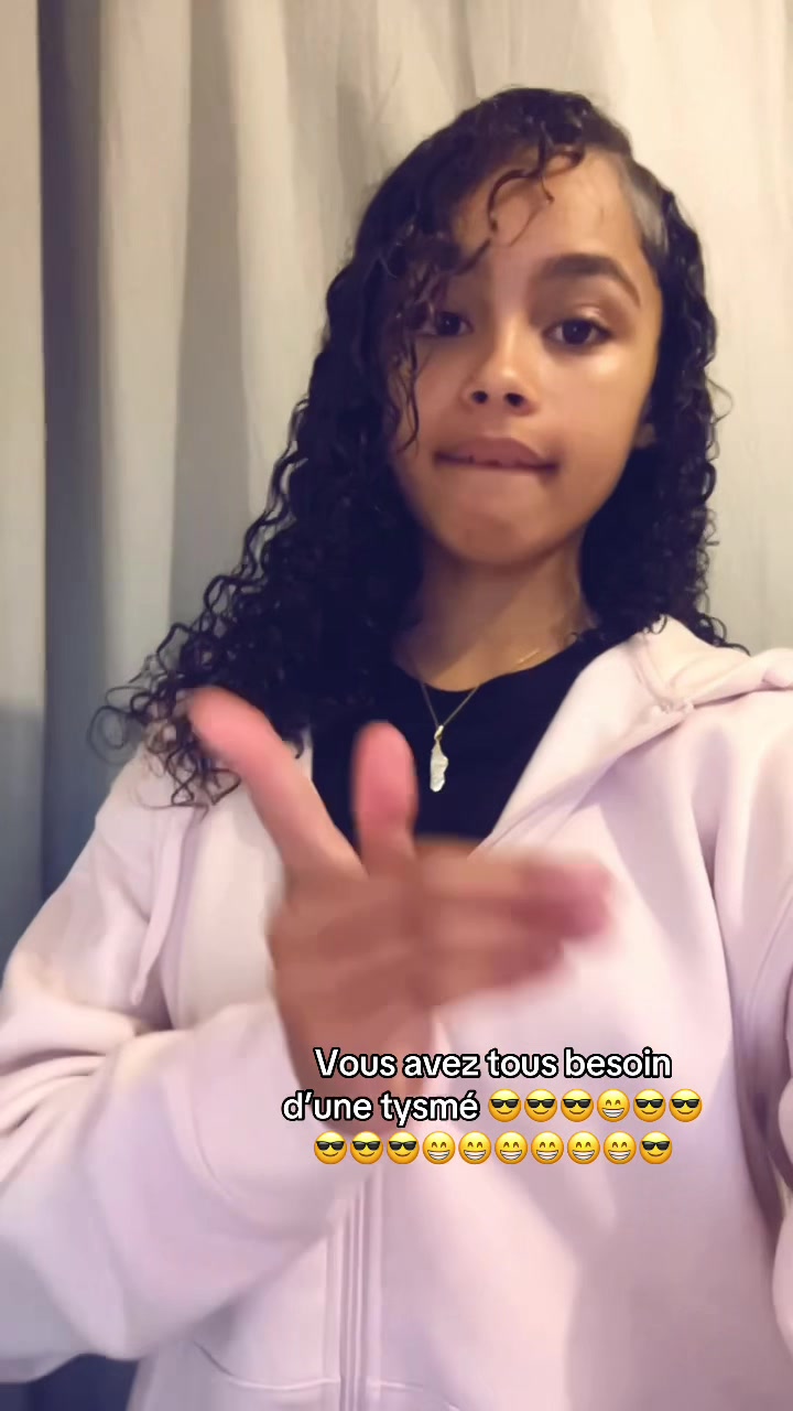 @no&euml;lina 🇲🇬