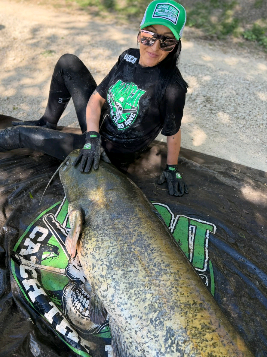 @Erika_fishing💚🖤