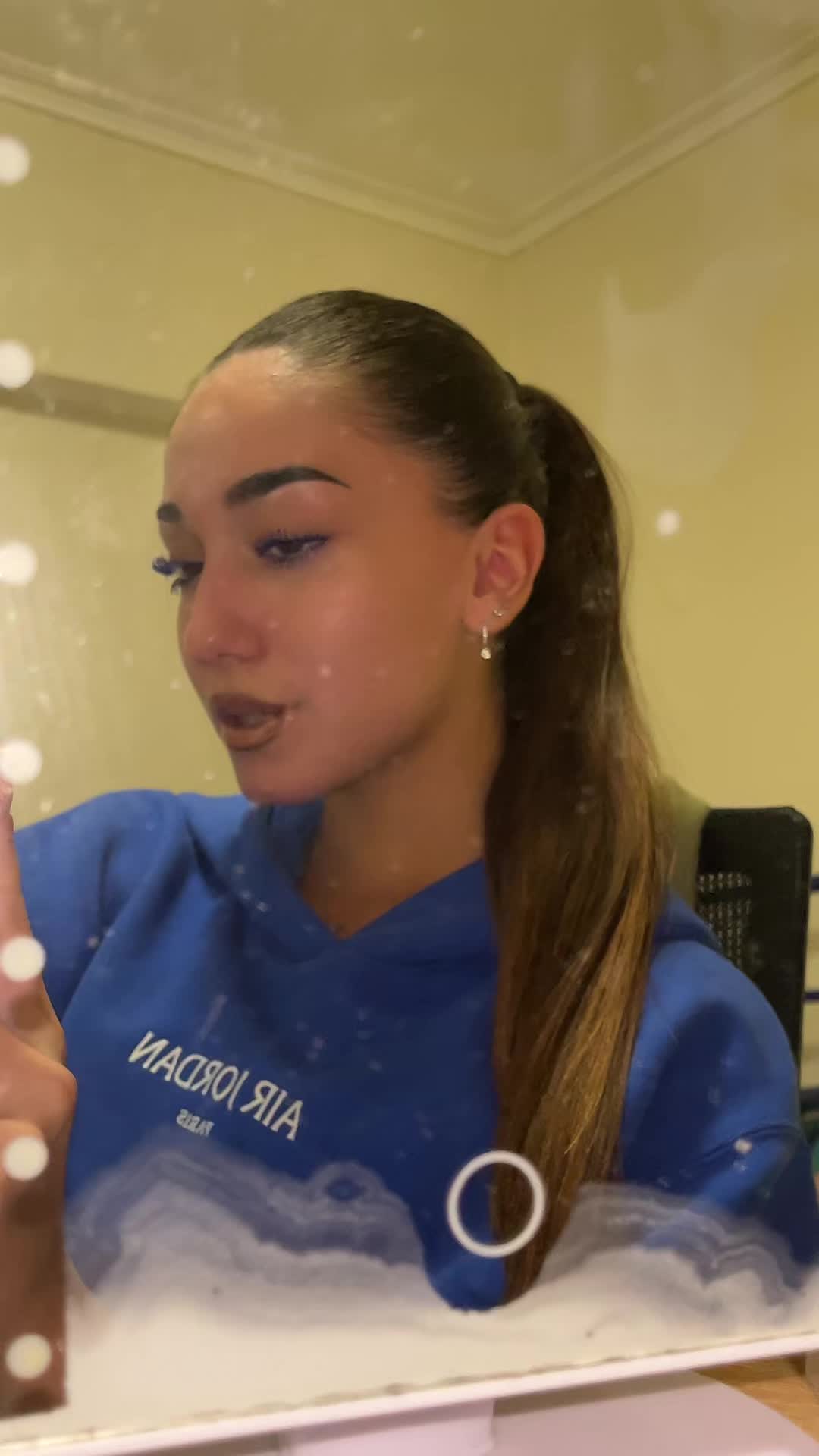 @Angiee