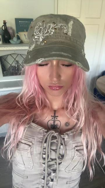 @1ivingdeaddoll