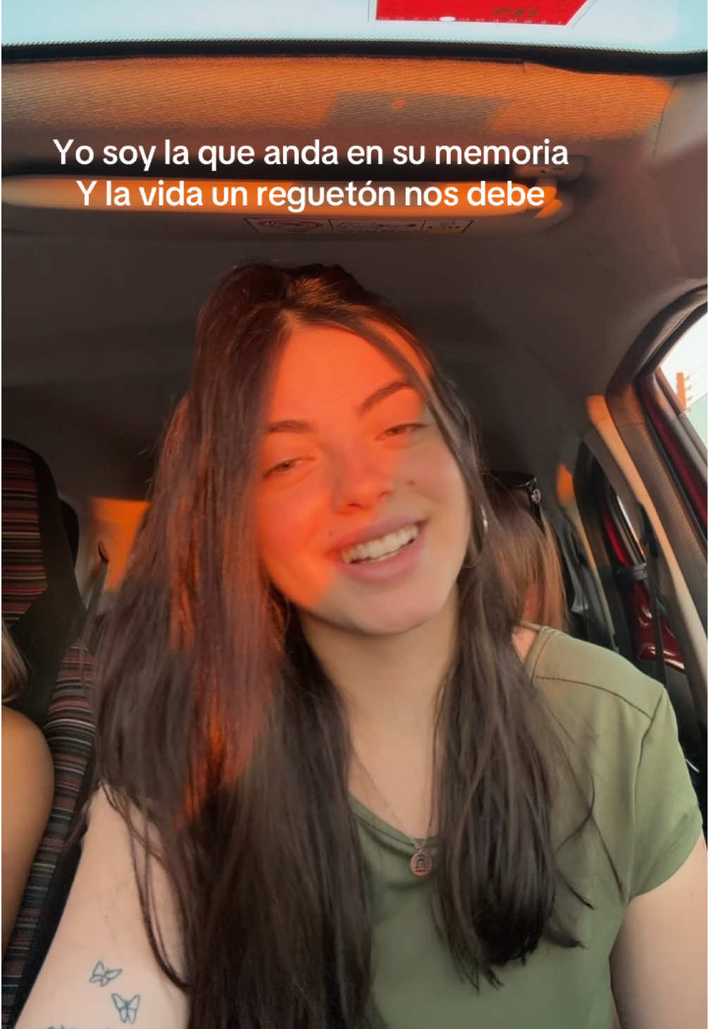 @danielaarosteguii
