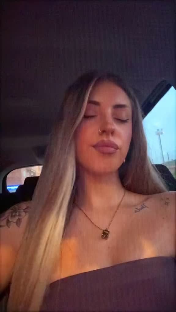 @LUC&Iacute;A