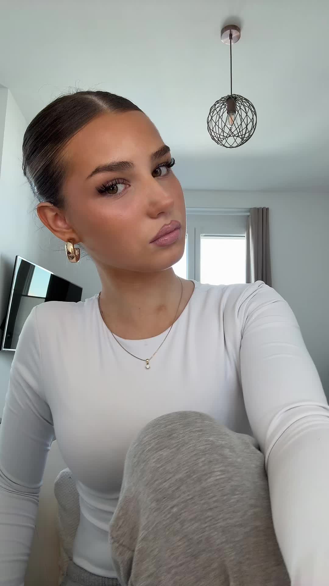 @𝐸𝑚𝑖𝑙𝑖𝑎
