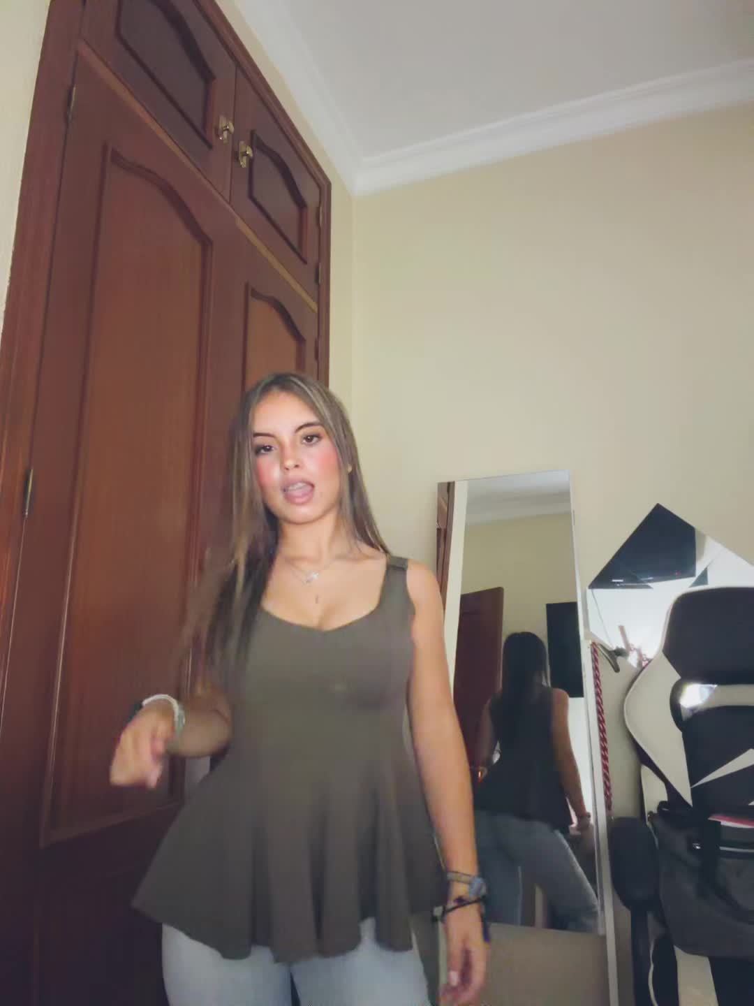 @.isabel_.010