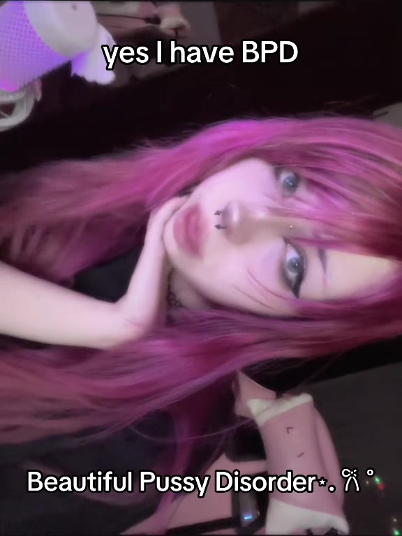 @Kat ⋆🐾&deg;