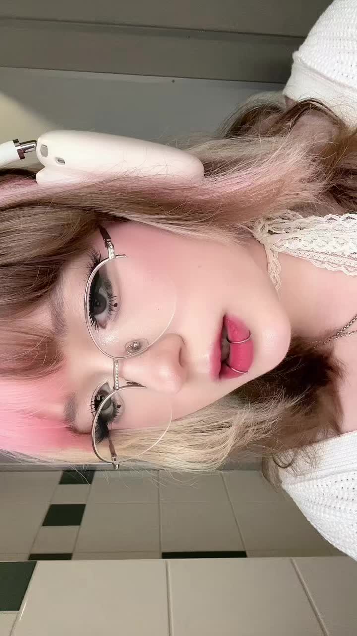 @safrora_