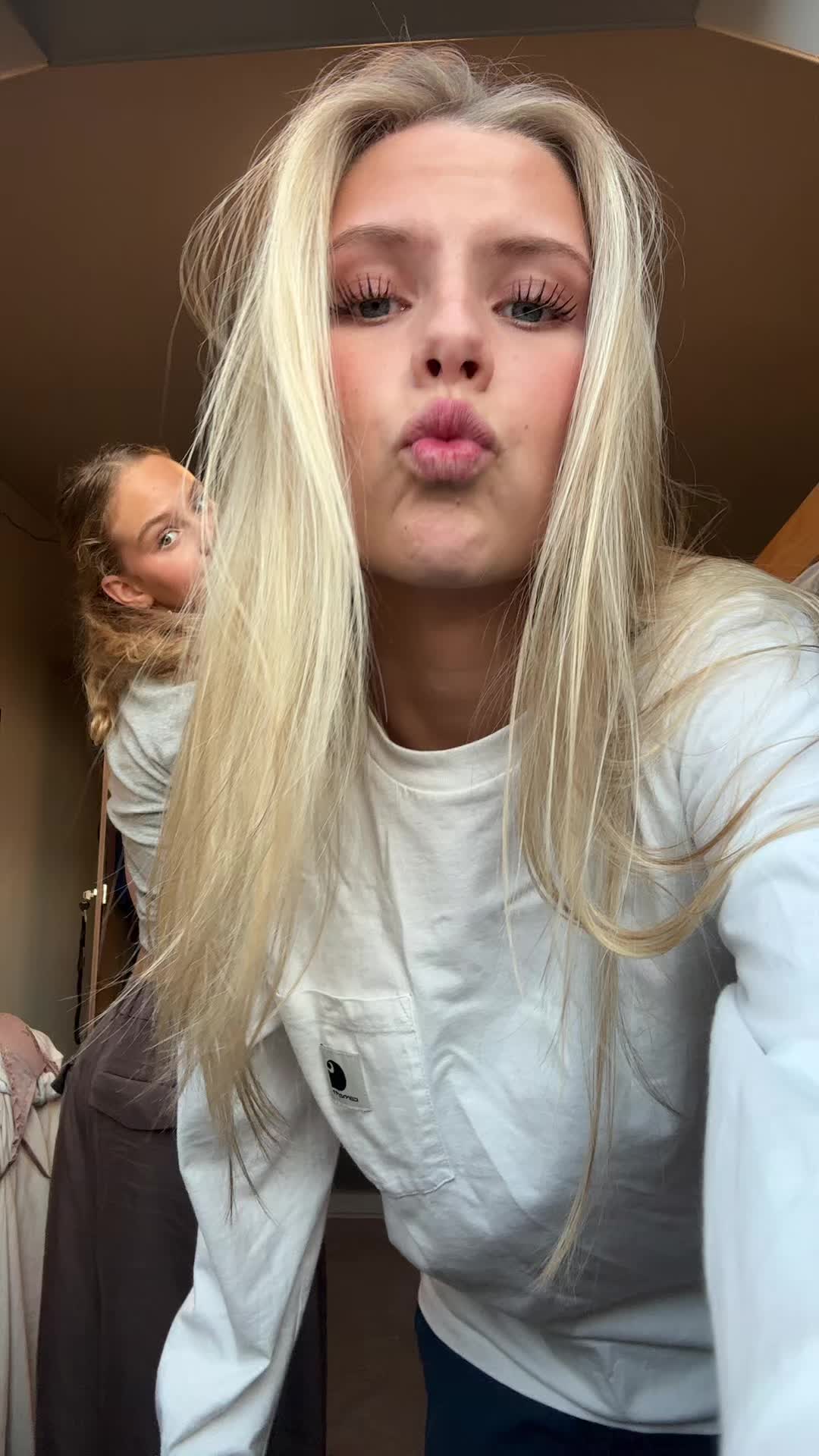@claracosmus