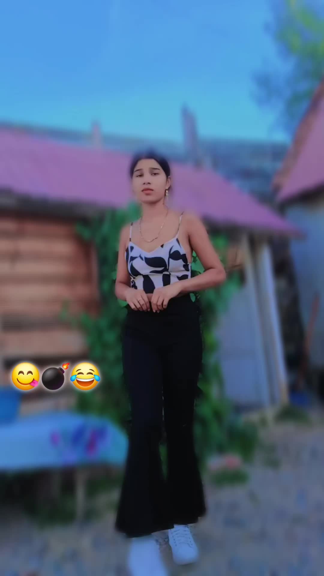 @🐝