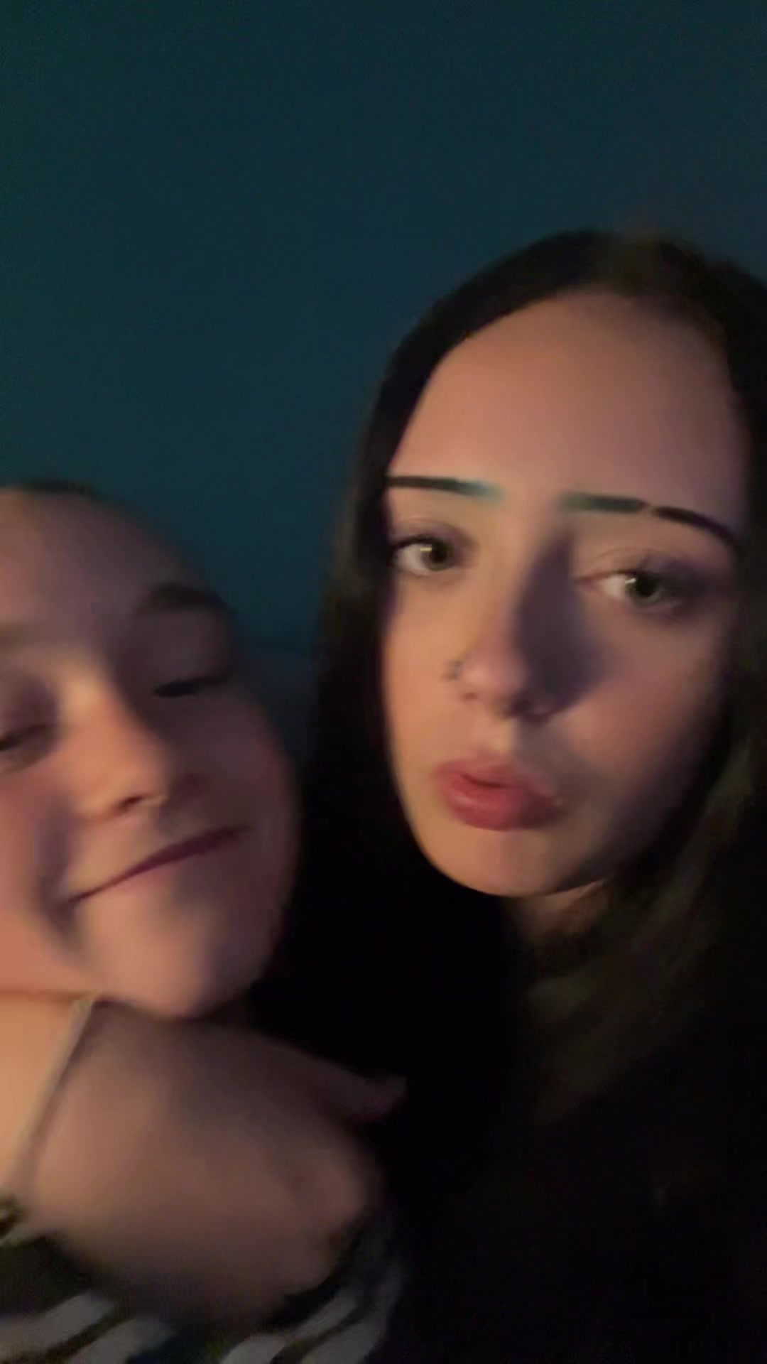 @𝓝👩🏻❤️💋👩🏼