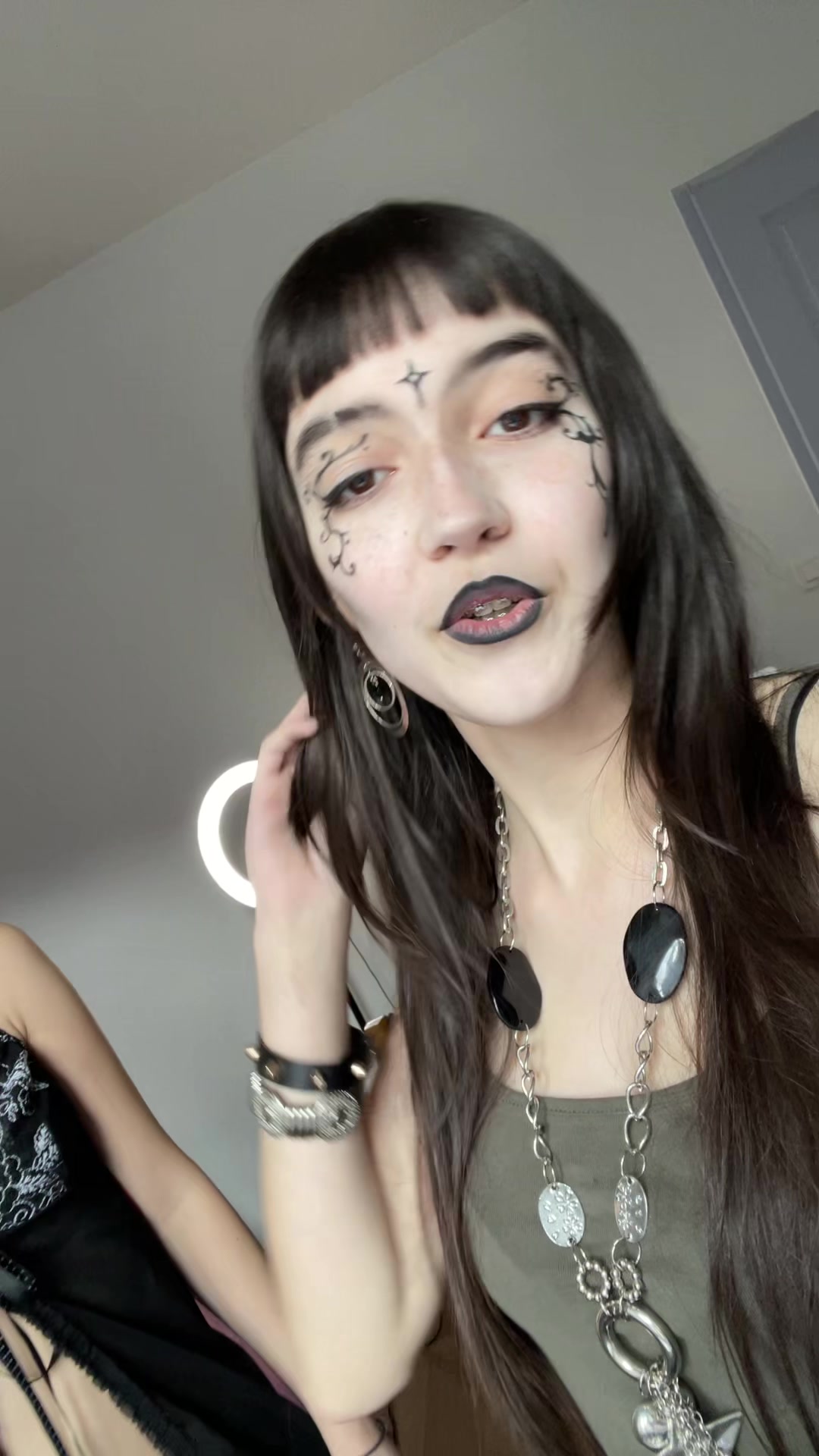 @🧟&zwj;♀️🧟&zwj;♀️