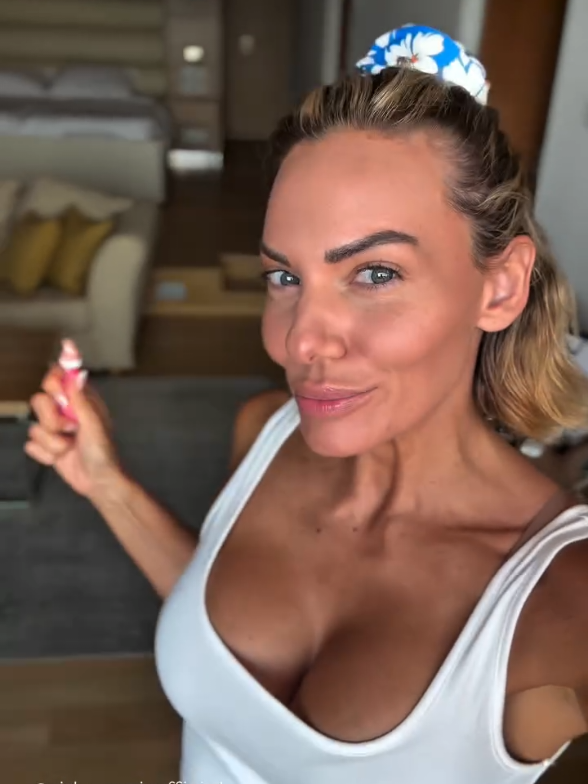 @imaleskou_fans