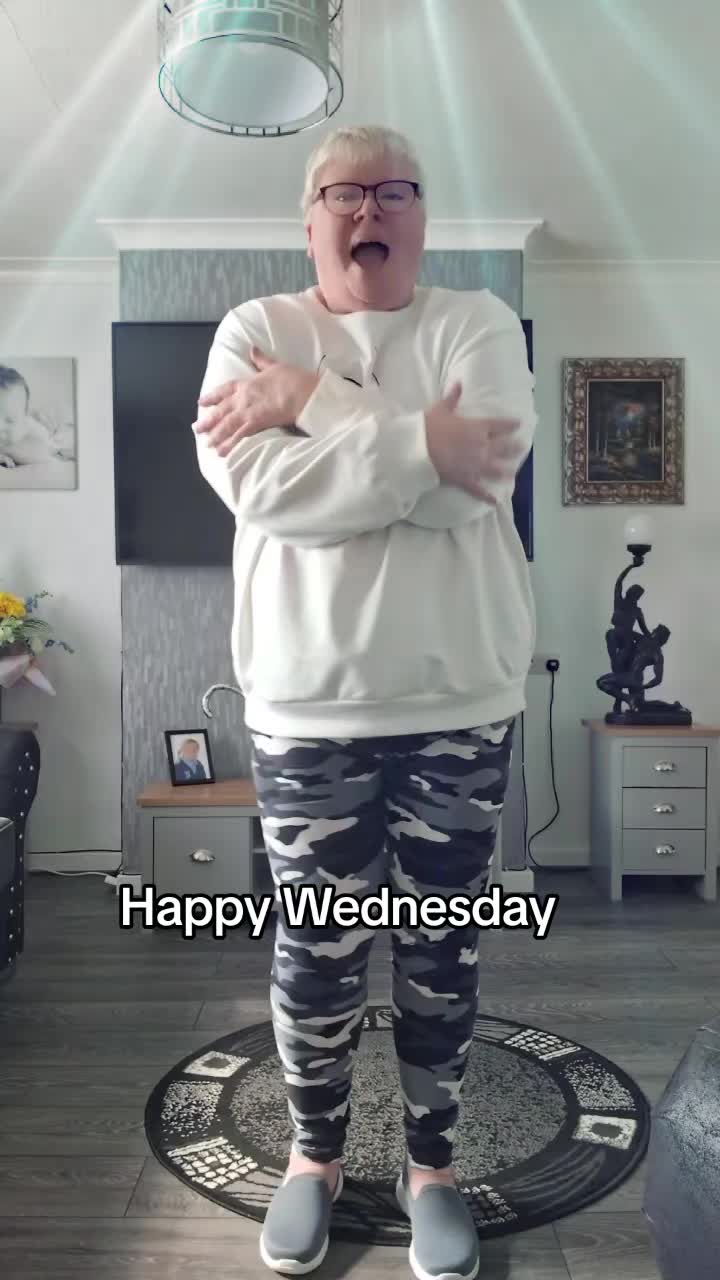 @Itsmedeedee