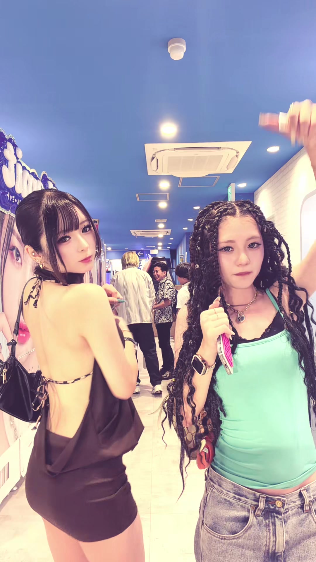 @にこ