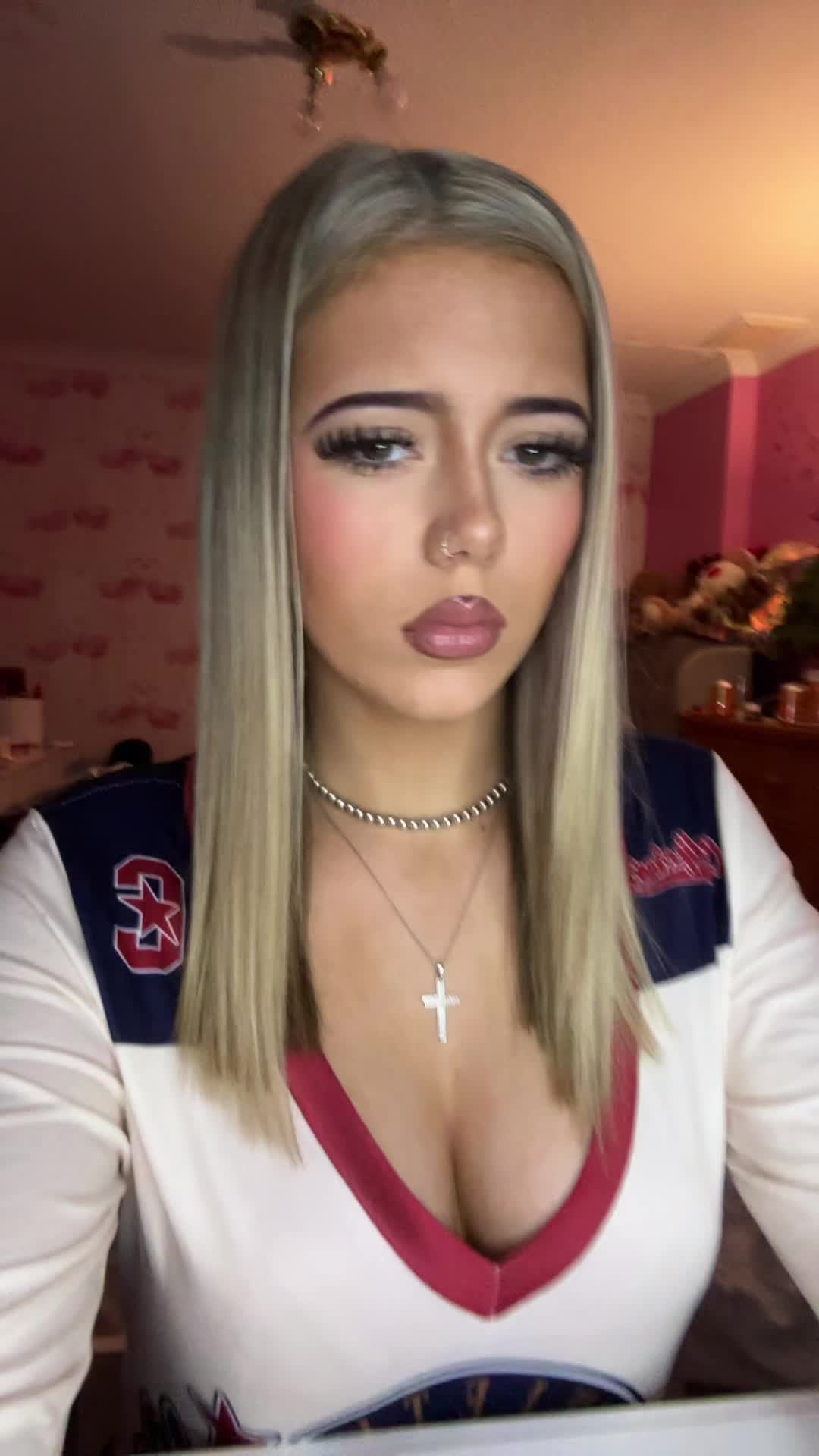 @𝓗𝓸𝓵𝓵𝓲𝓮💋