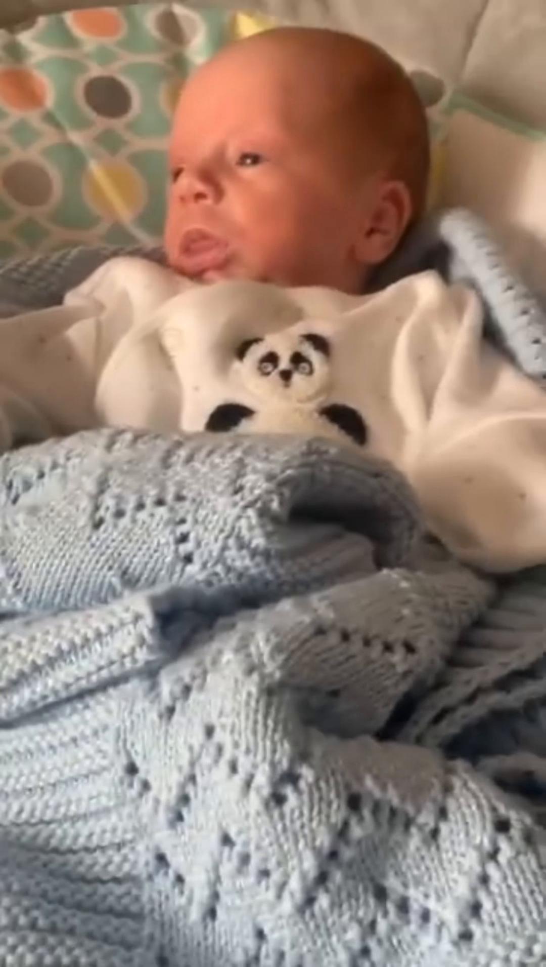 @holly_mumof3