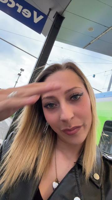 @Claudia🖤