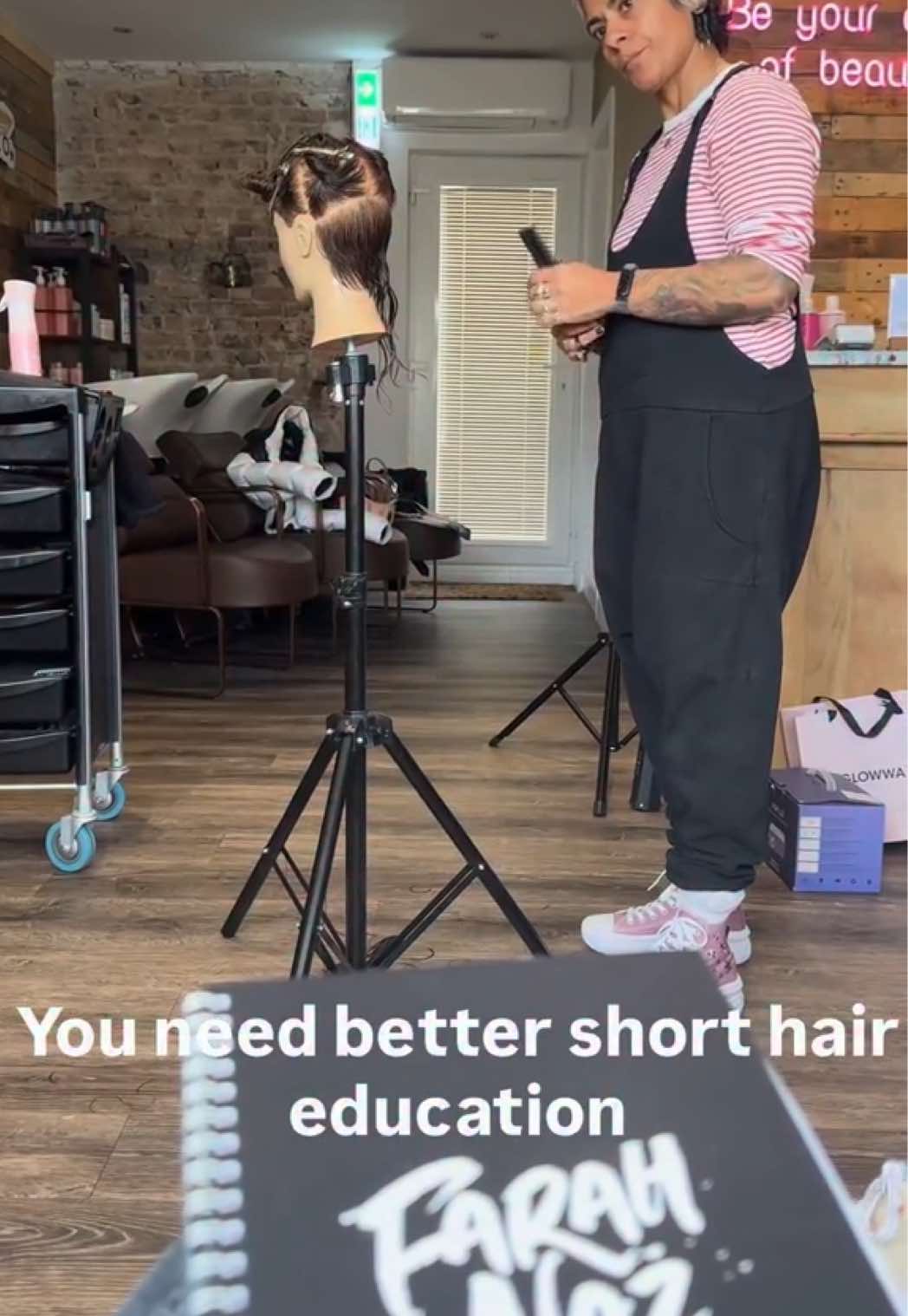 @Short Hair Cutting Specialist