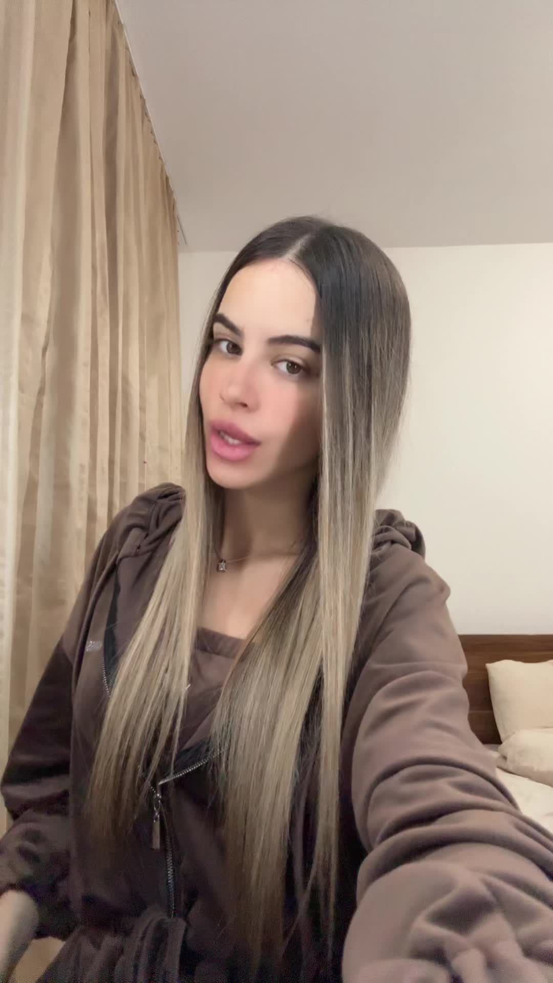 @Moni🎀
