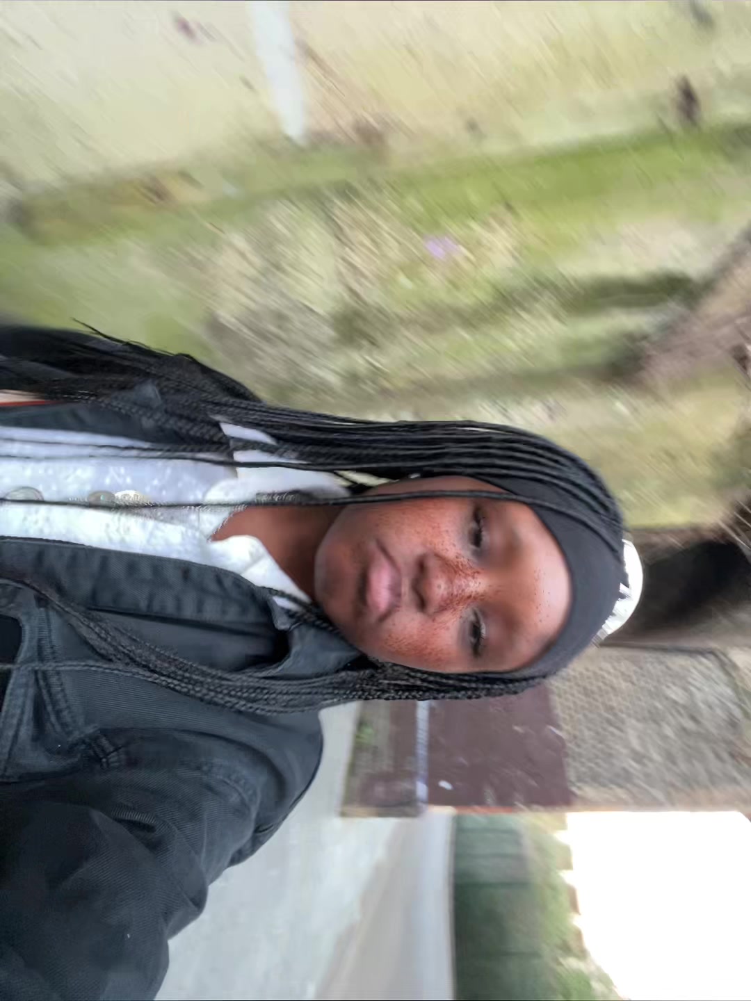 @😐