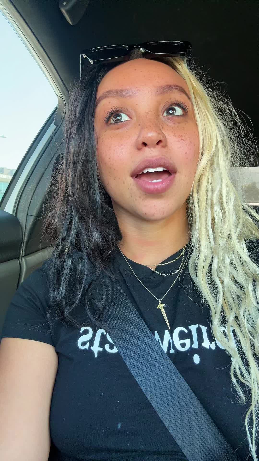 @Jayna Elizabeth ⚡️