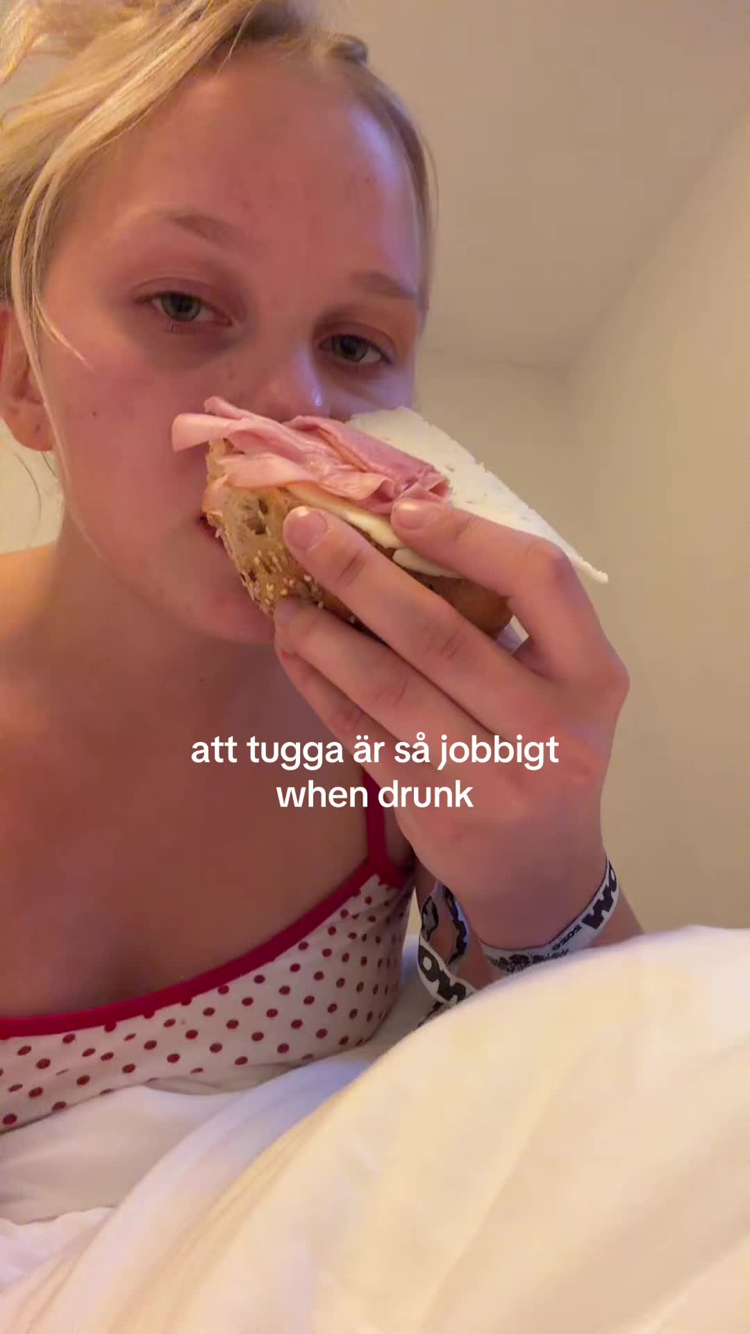 @elisedrinksalmondmilk