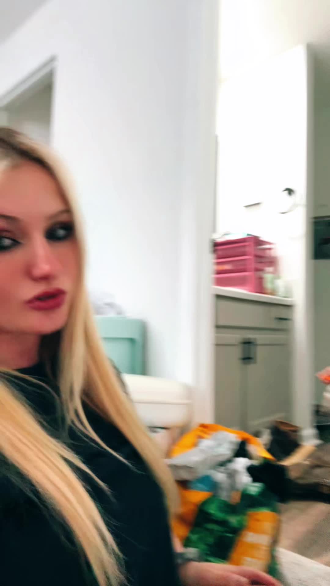 @Anna🖤😈