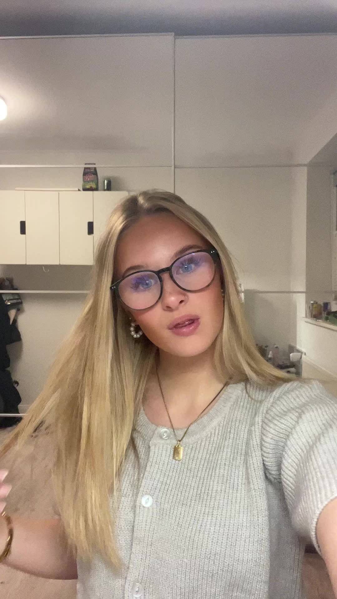 @user83763837637848