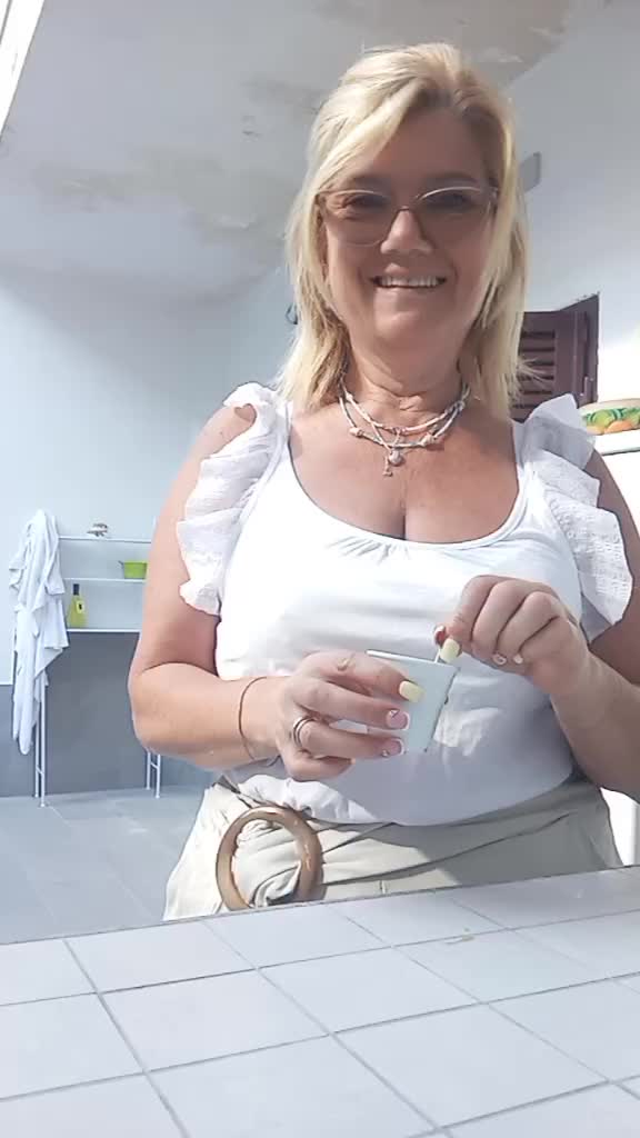 @annabionda70