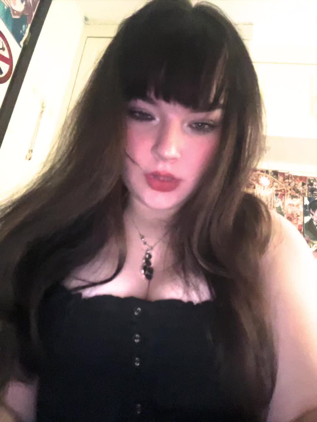 @emshuh_
