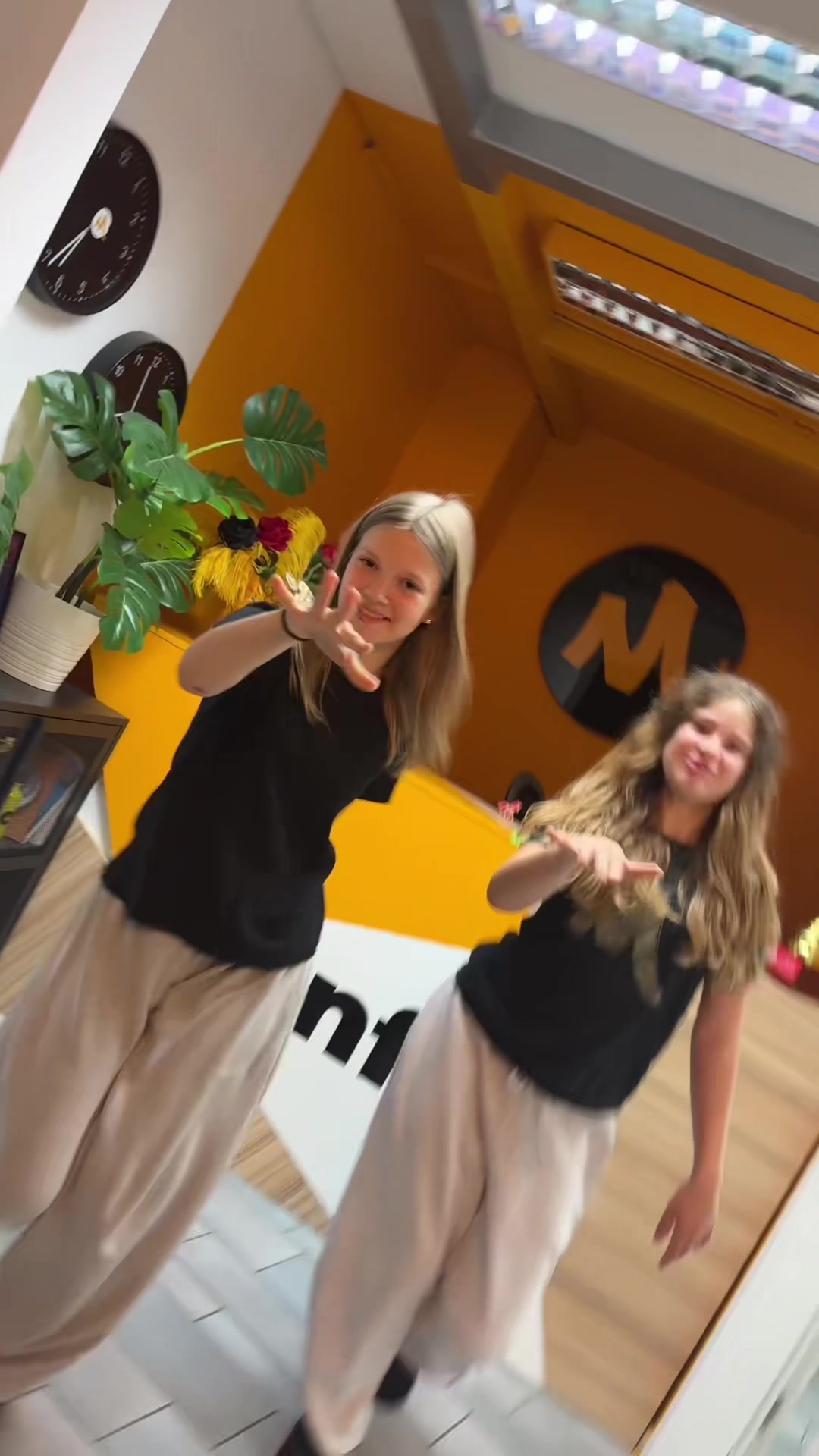 @M-dance.si