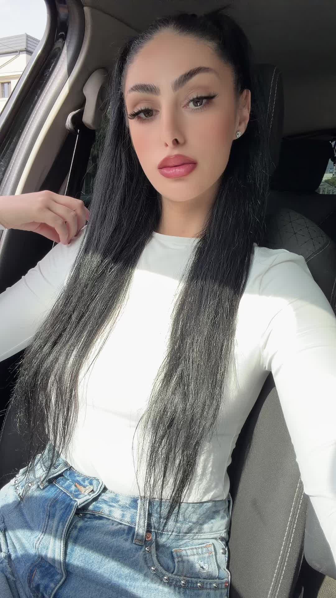 @Gabriella N. Gbr