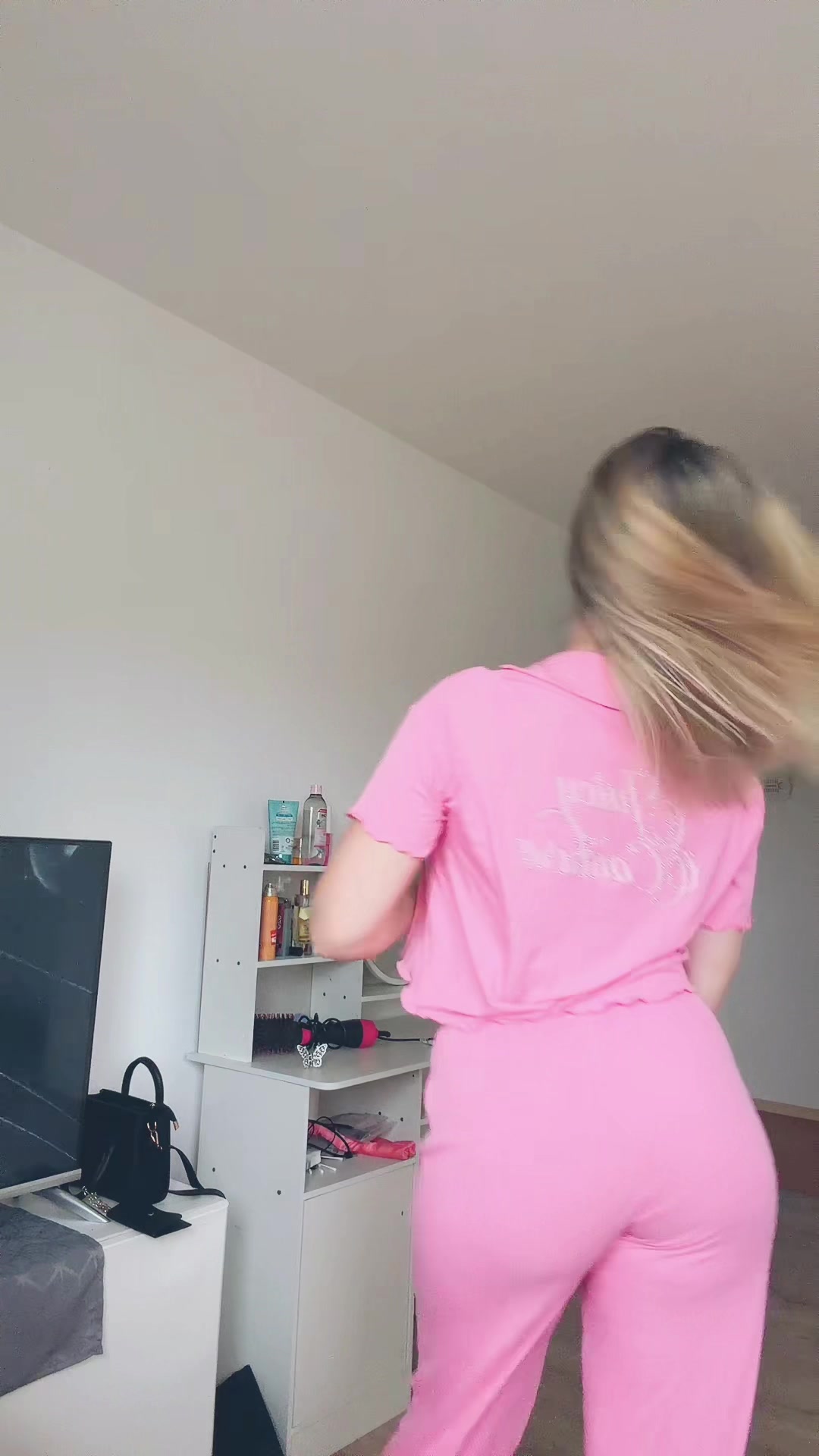 @itsviktoria