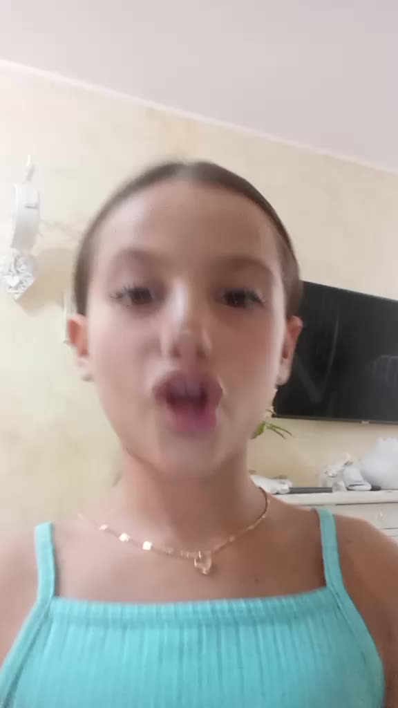 @Chanel8_