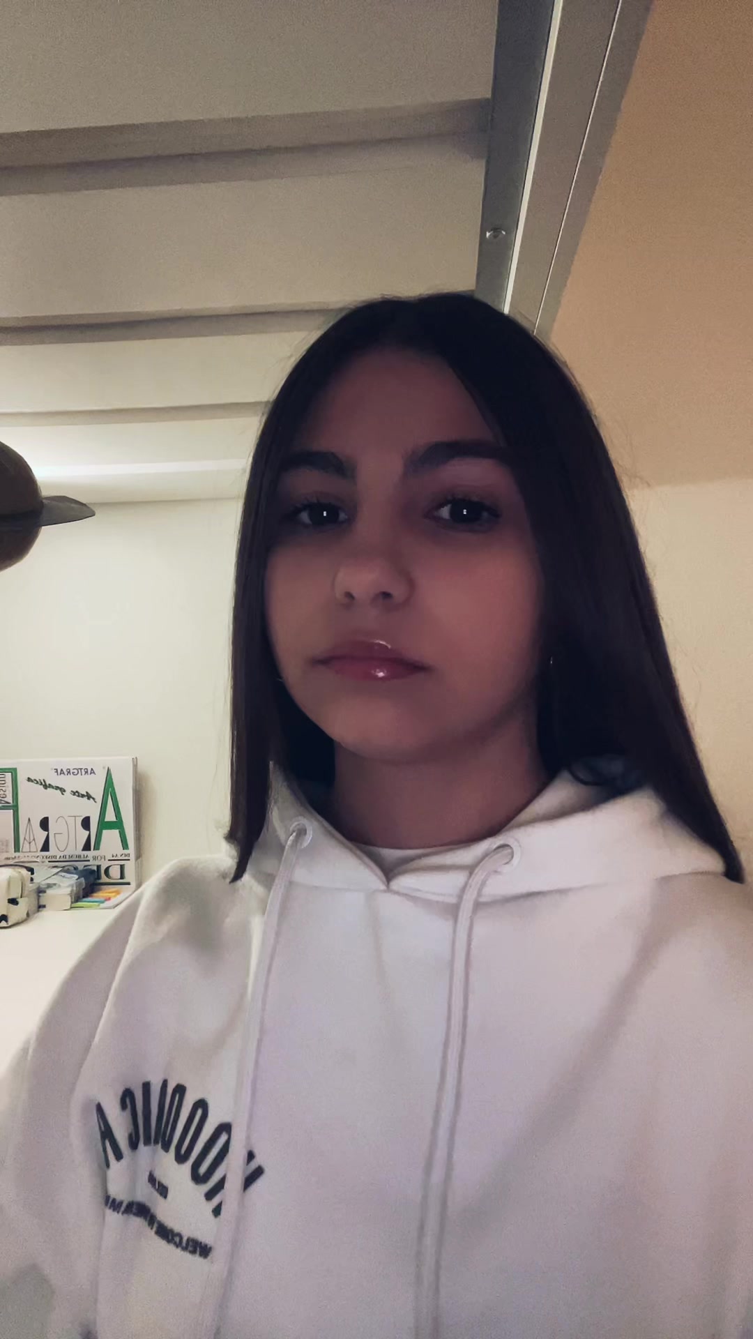 @𝑽 🌘
