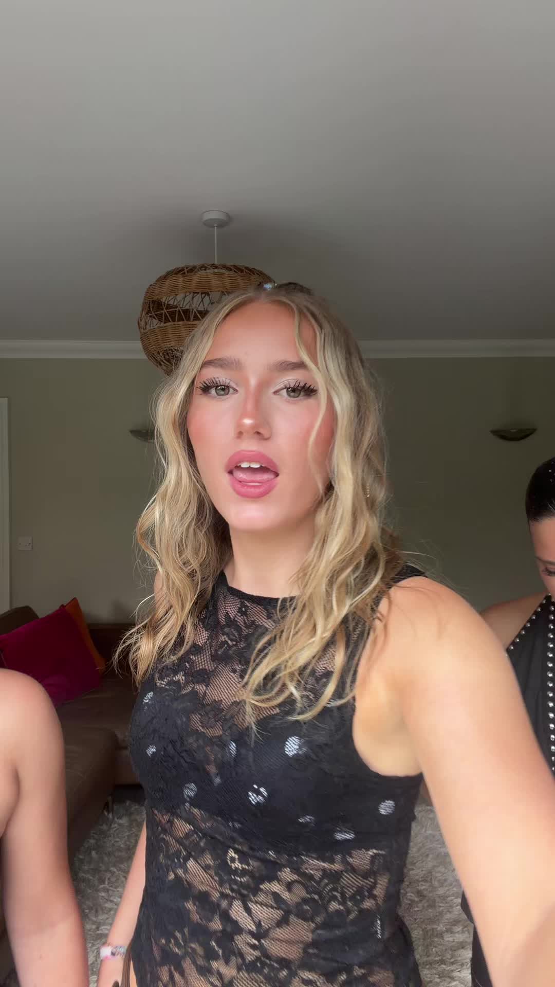 @amelieꨄ
