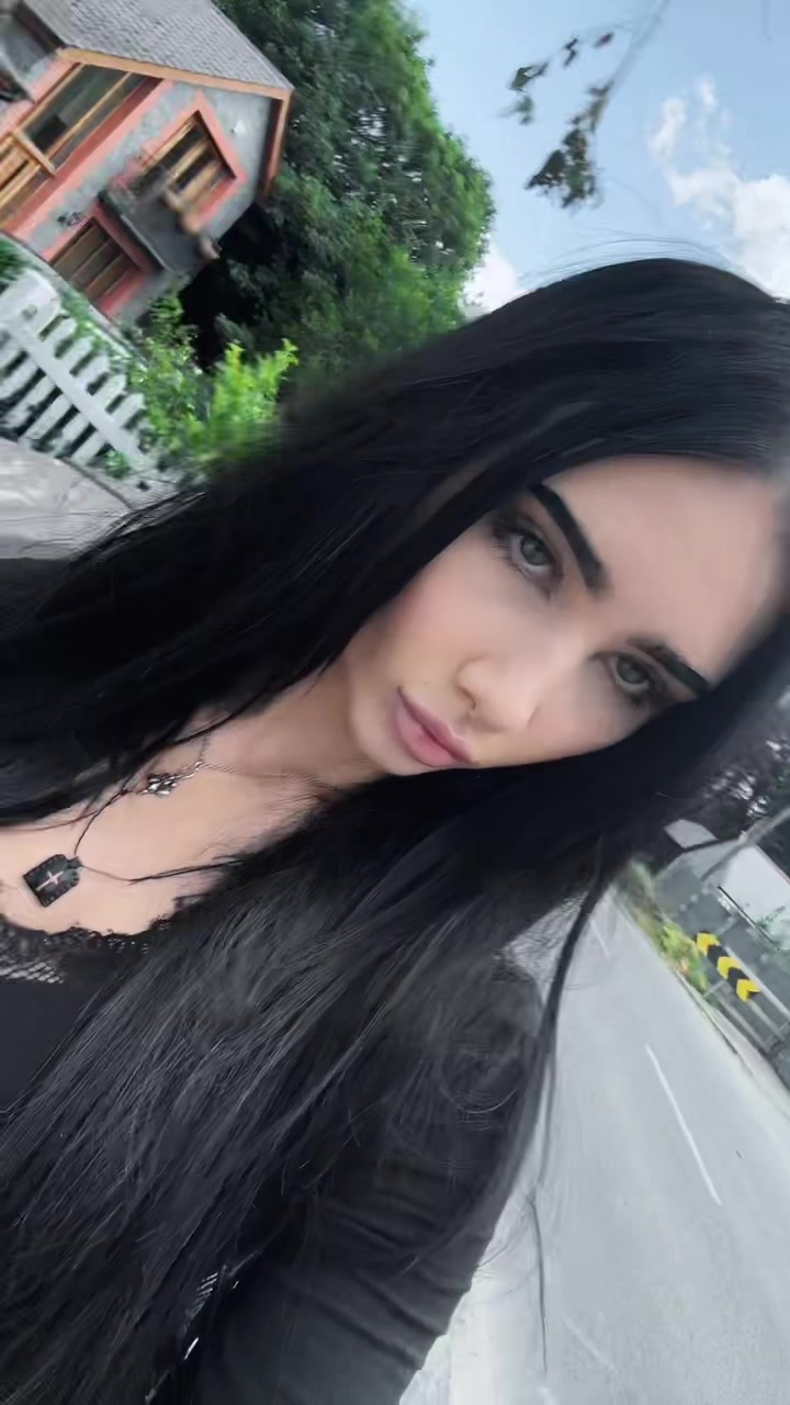 @nikolestunna