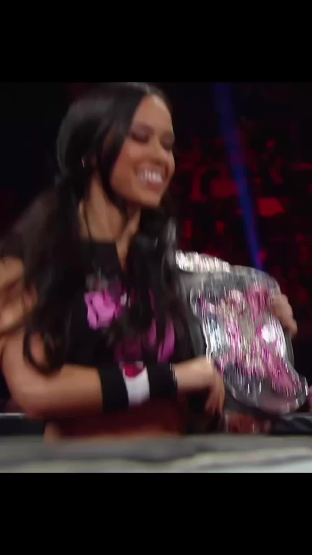 @AJ LEE