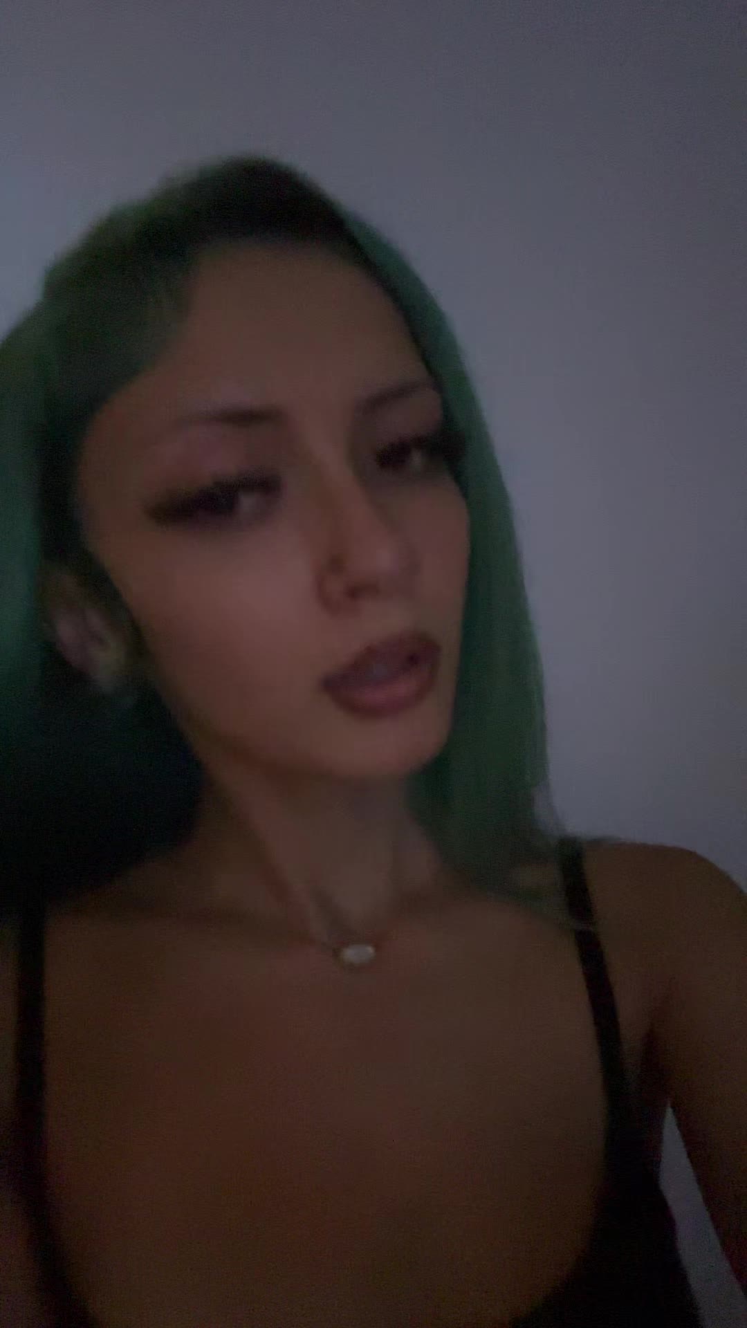 @⃟